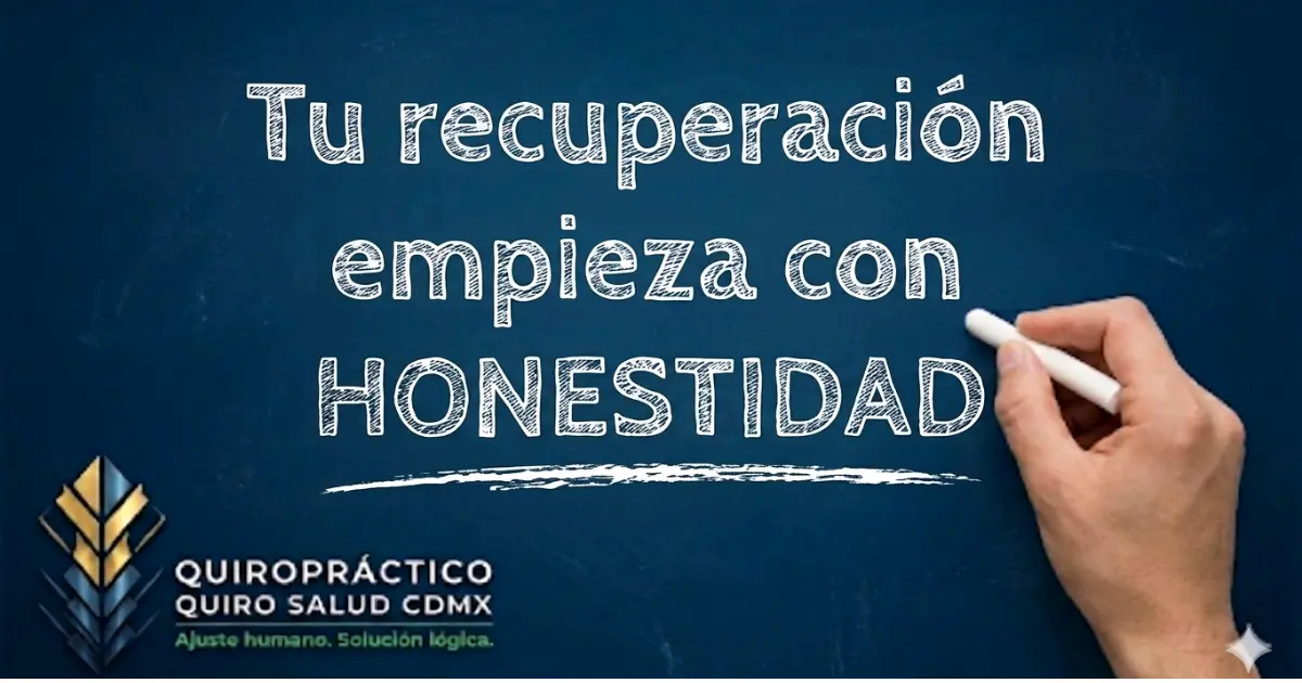 Mano escribe con gis en pizarra 'tu recuperación empieza con honestidad'